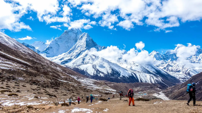 Trek to Dingboche