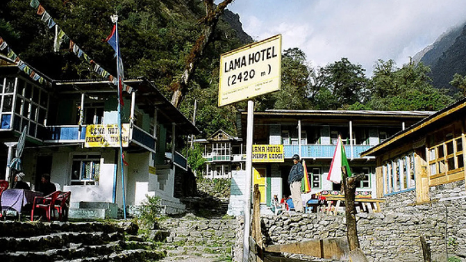 Trek to Lama Hotel