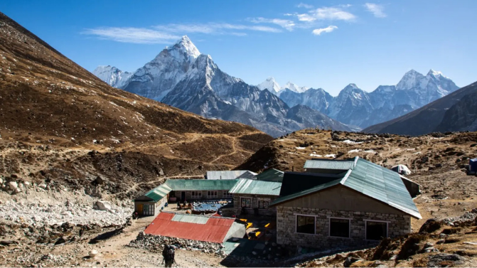 Trek to Lobuche